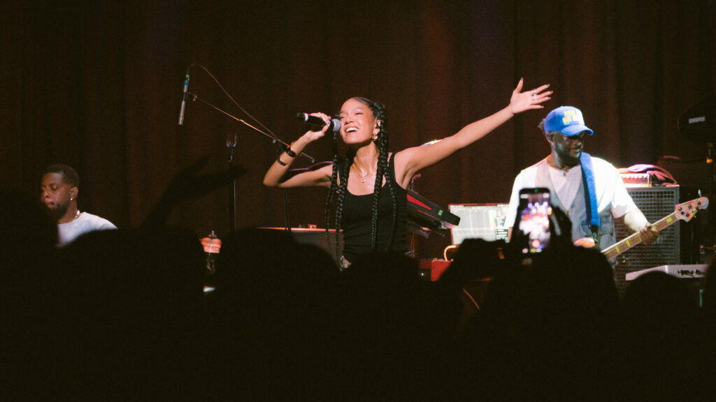 HILLARI Los Angeles Echo